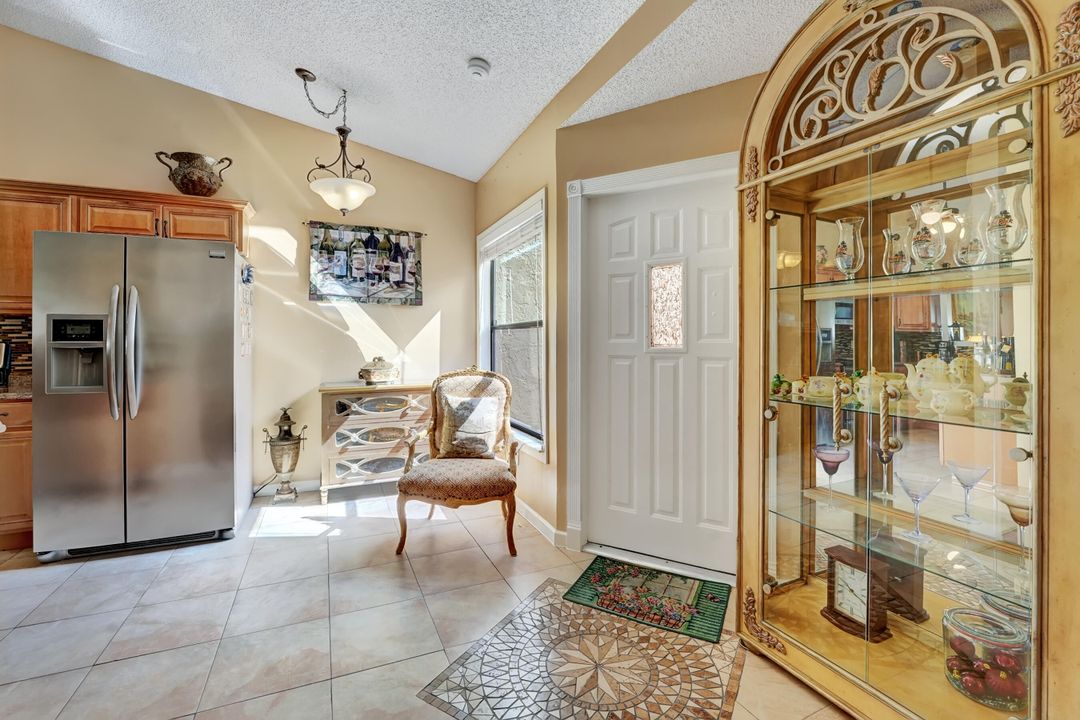 For Sale: $339,500 (2 beds, 2 baths, 1213 Square Feet)