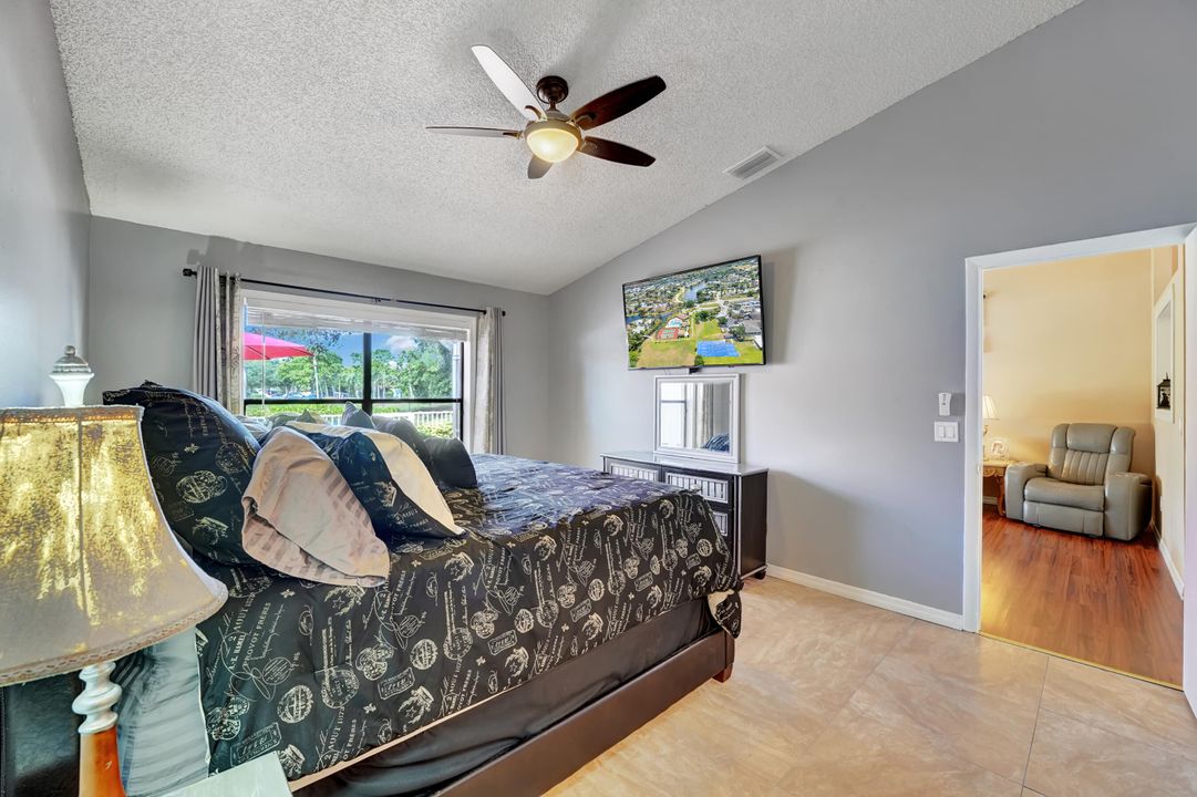 For Sale: $339,500 (2 beds, 2 baths, 1213 Square Feet)