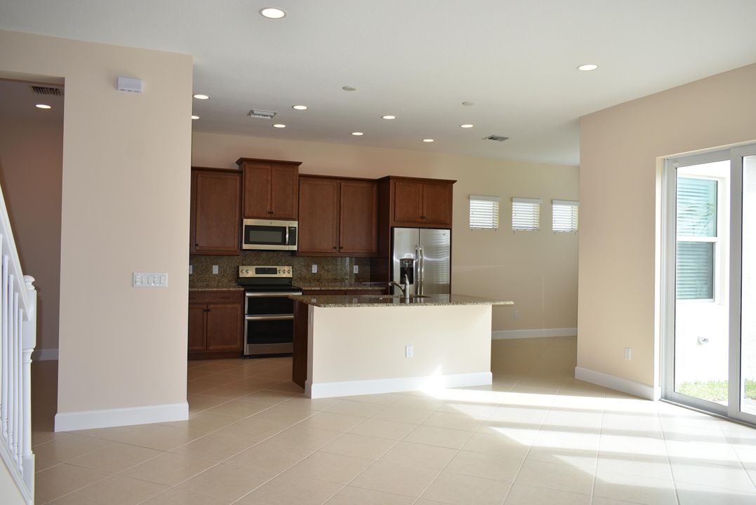 Active With Contract: $3,500 (3 beds, 2 baths, 2806 Square Feet)