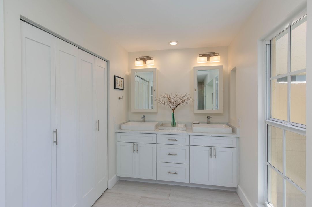 Active With Contract: $1,150,000 (2 beds, 2 baths, 1563 Square Feet)