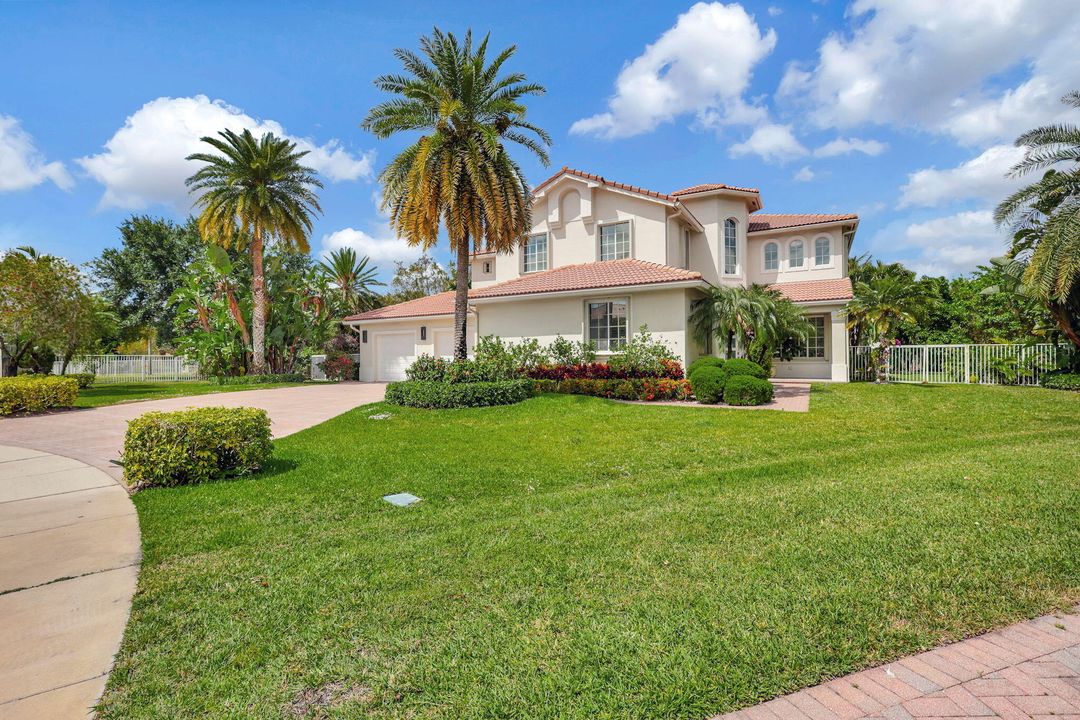 For Sale: $1,500,000 (5 beds, 5 baths, 4584 Square Feet)