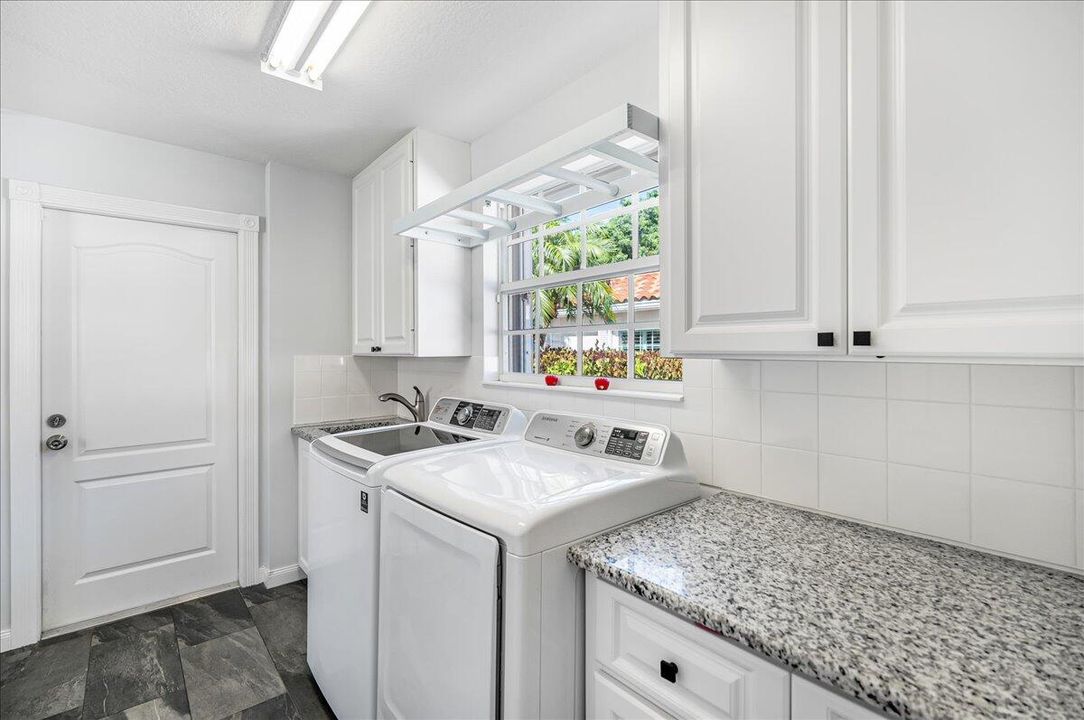 For Sale: $439,000 (2 beds, 2 baths, 1680 Square Feet)