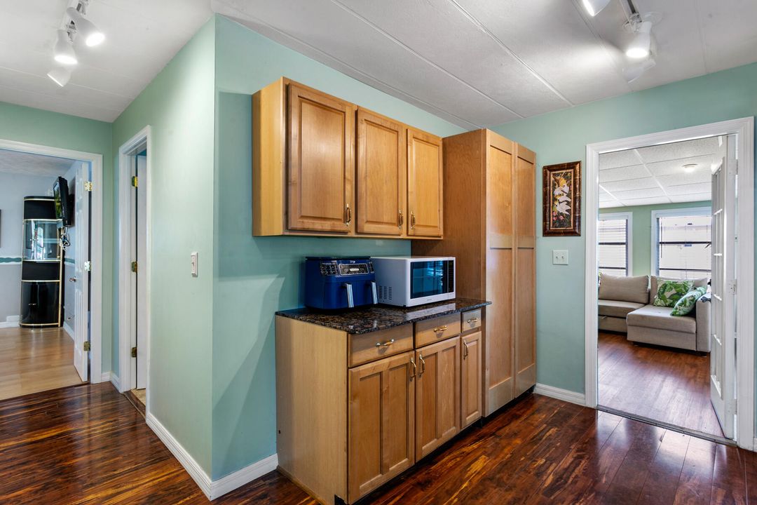 For Sale: $239,900 (2 beds, 2 baths, 1488 Square Feet)