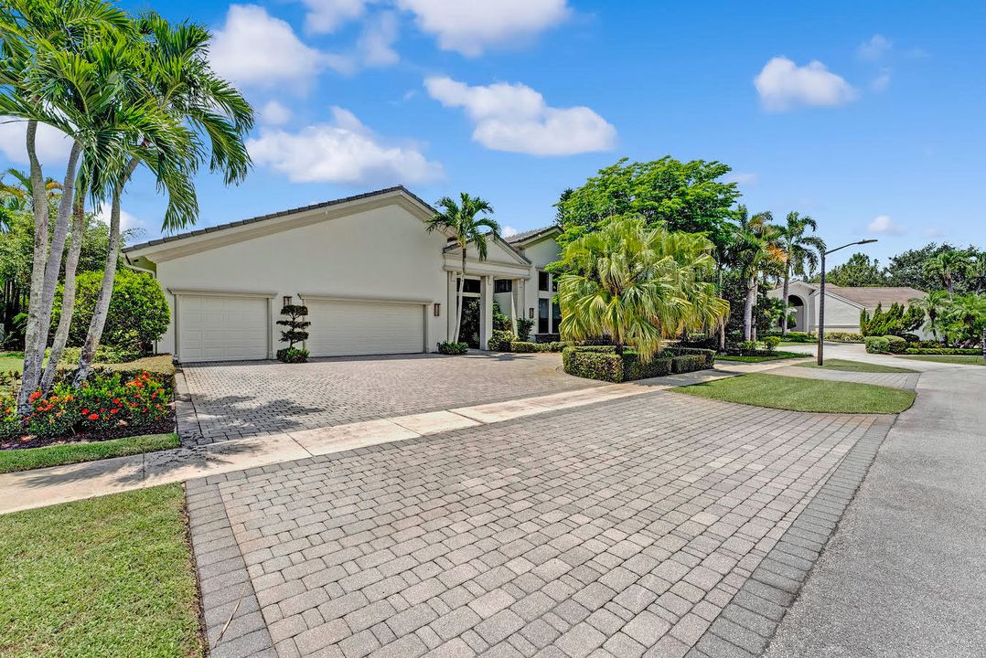 Recently Sold: $2,200,000 (5 beds, 5 baths, 4672 Square Feet)