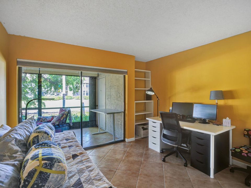 Active With Contract: $275,000 (2 beds, 2 baths, 1100 Square Feet)