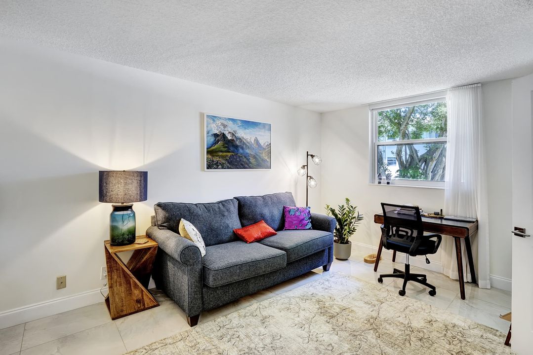 For Sale: $345,000 (2 beds, 2 baths, 1300 Square Feet)