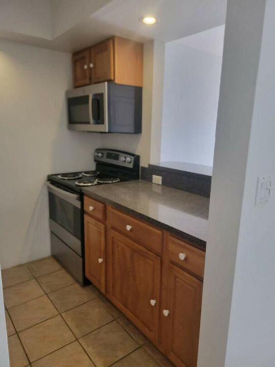 For Sale: $198,500 (1 beds, 1 baths, 600 Square Feet)