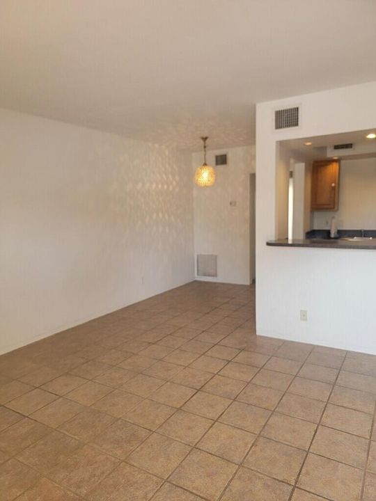 For Sale: $189,000 (1 beds, 1 baths, 600 Square Feet)