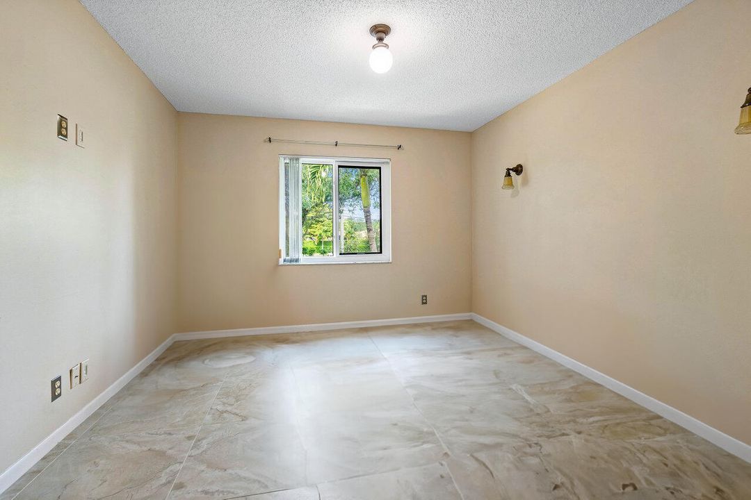 For Sale: $325,000 (3 beds, 2 baths, 1784 Square Feet)