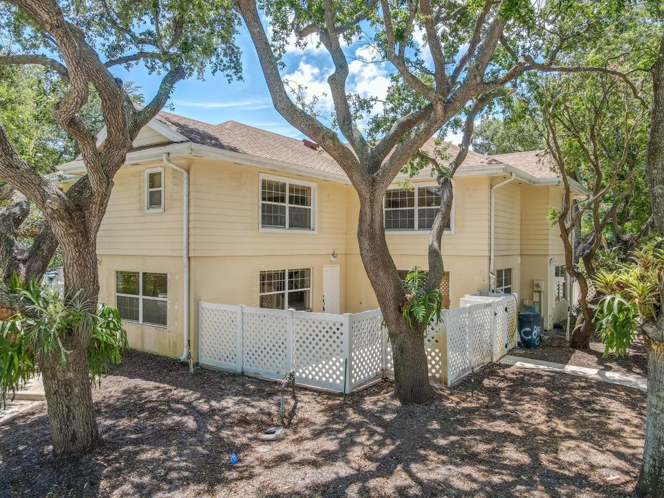 For Sale: $340,000 (2 beds, 2 baths, 1374 Square Feet)