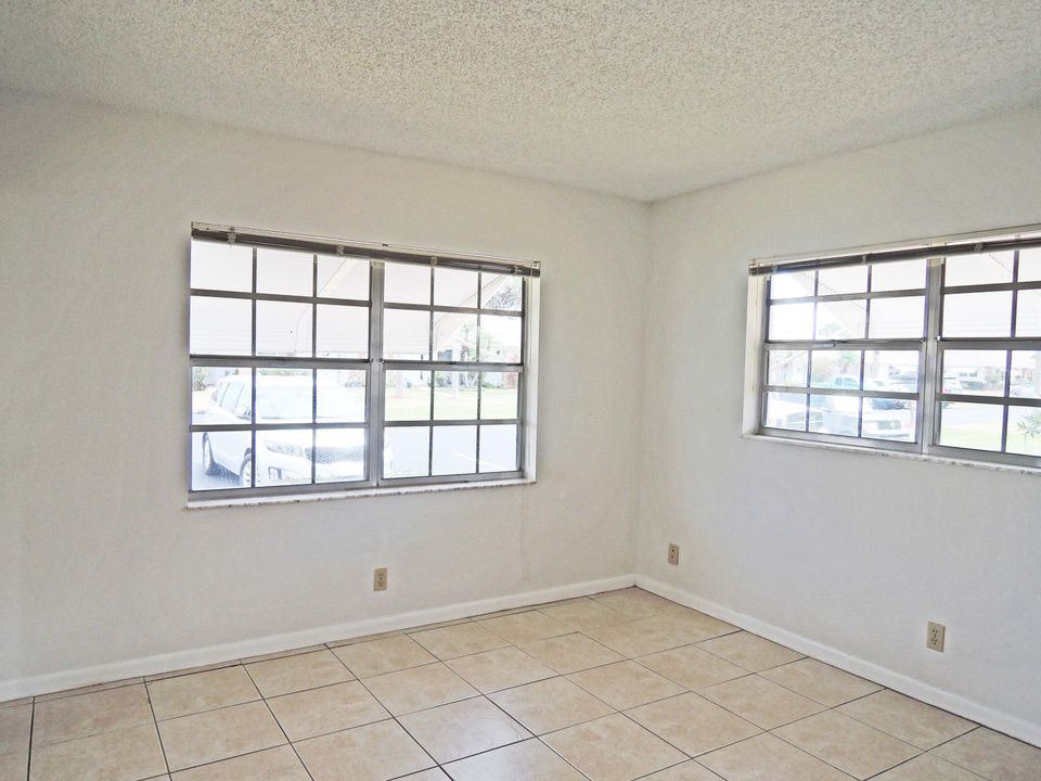 For Sale: $174,900 (2 beds, 2 baths, 1280 Square Feet)
