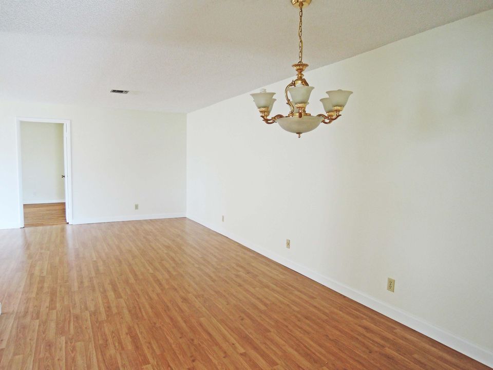For Sale: $174,900 (2 beds, 2 baths, 1280 Square Feet)