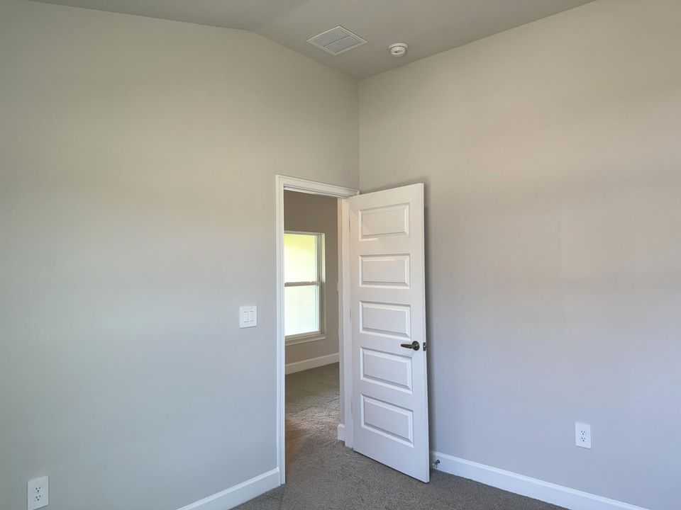 For Sale: $392,400 (4 beds, 2 baths, 1820 Square Feet)