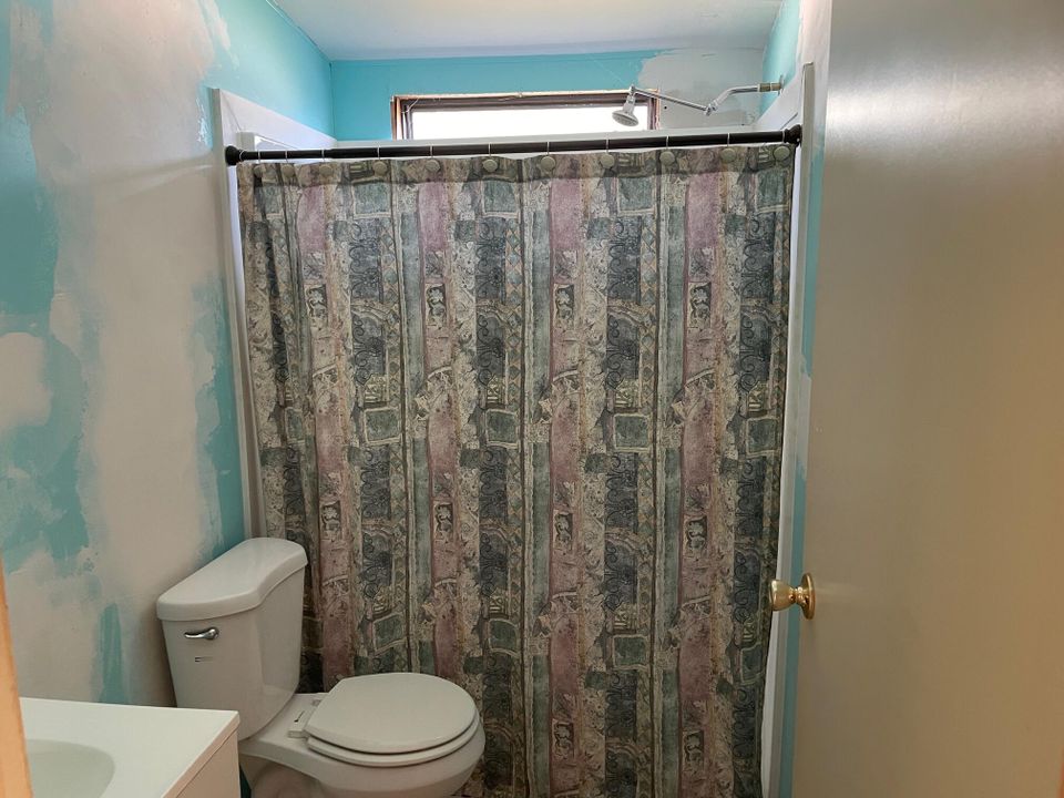 For Sale: $225,000 (2 beds, 2 baths, 1040 Square Feet)