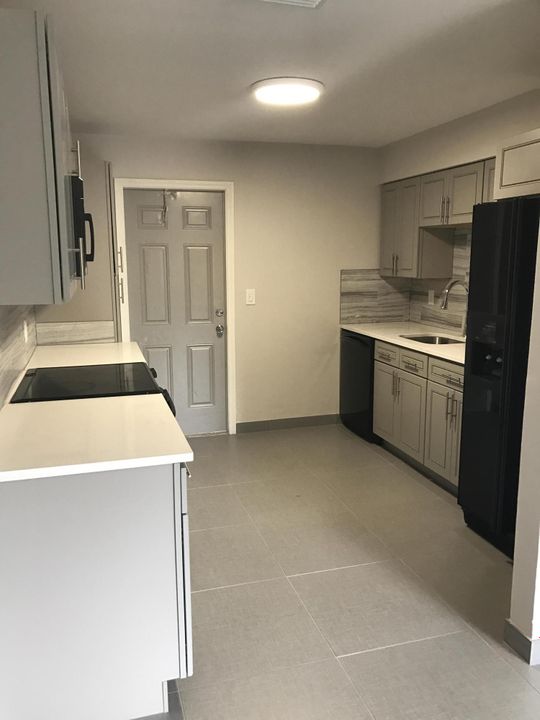 For Rent: $2,350 (2 beds, 1 baths, 783 Square Feet)