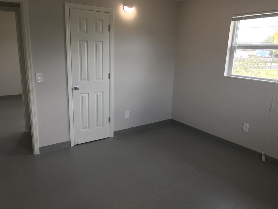 For Rent: $2,400 (2 beds, 1 baths, 783 Square Feet)