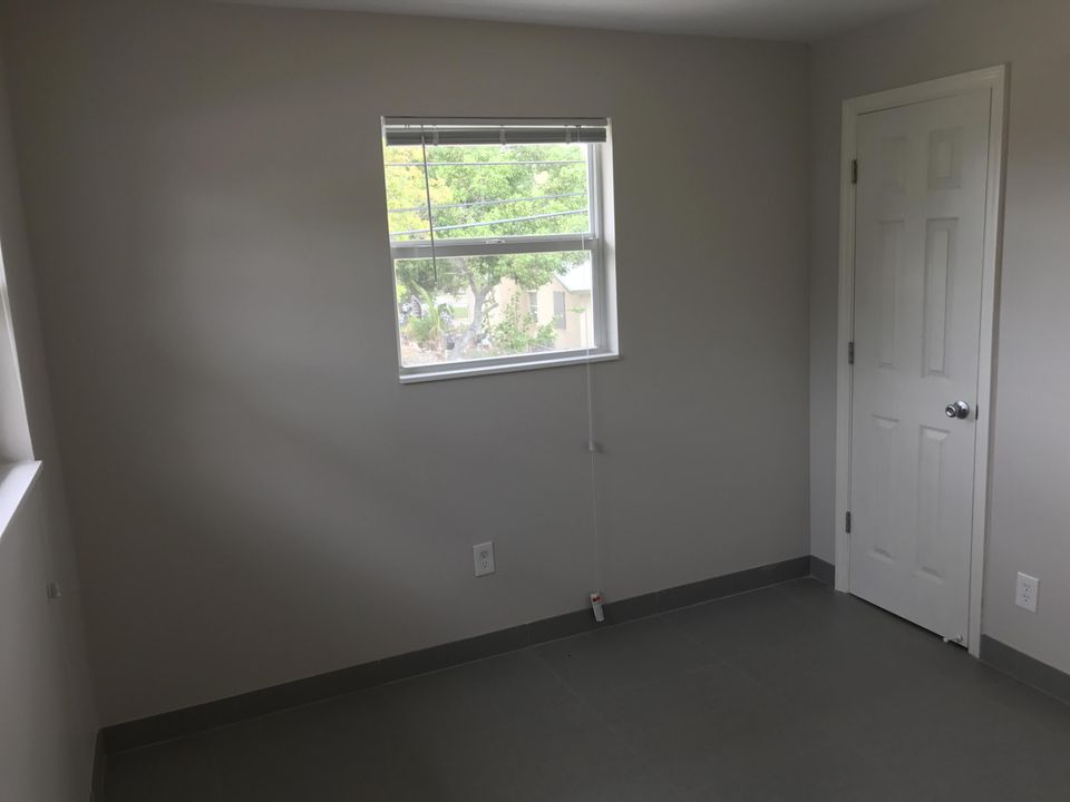 For Rent: $2,350 (2 beds, 1 baths, 783 Square Feet)