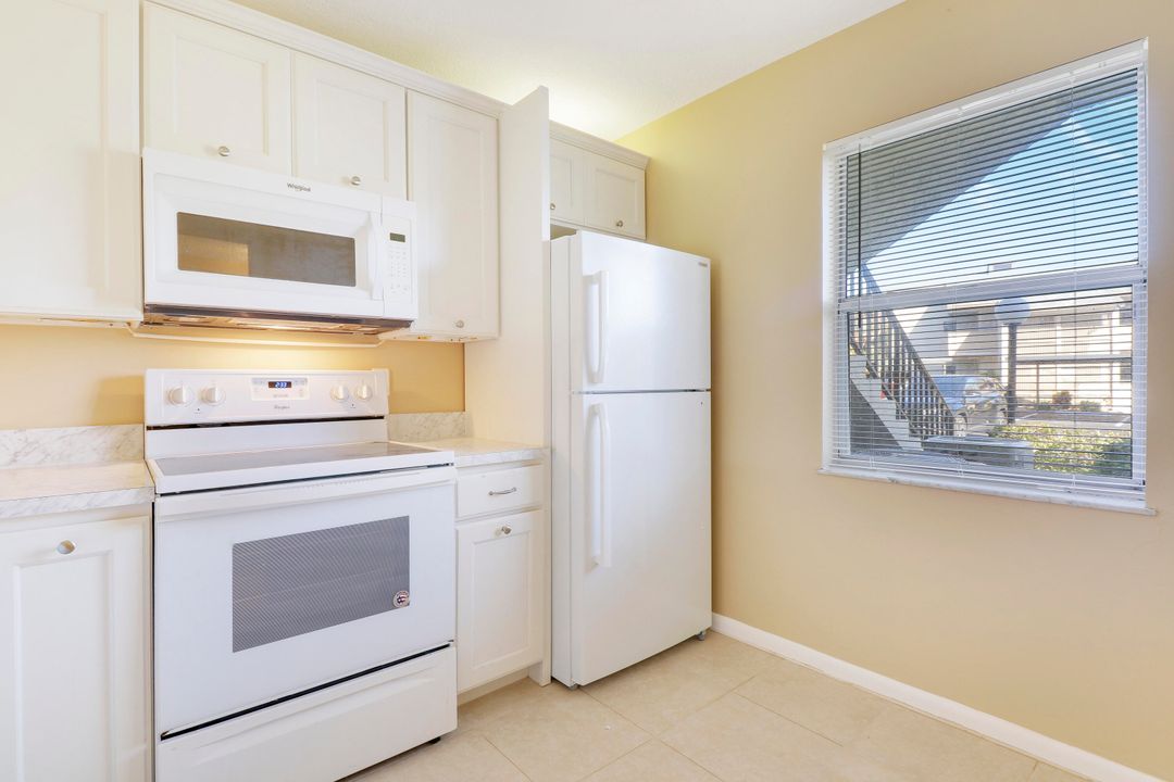 For Sale: $215,000 (2 beds, 2 baths, 1034 Square Feet)