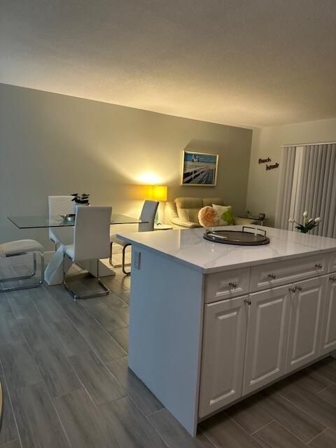 For Rent: $2,200 (1 beds, 1 baths, 722 Square Feet)