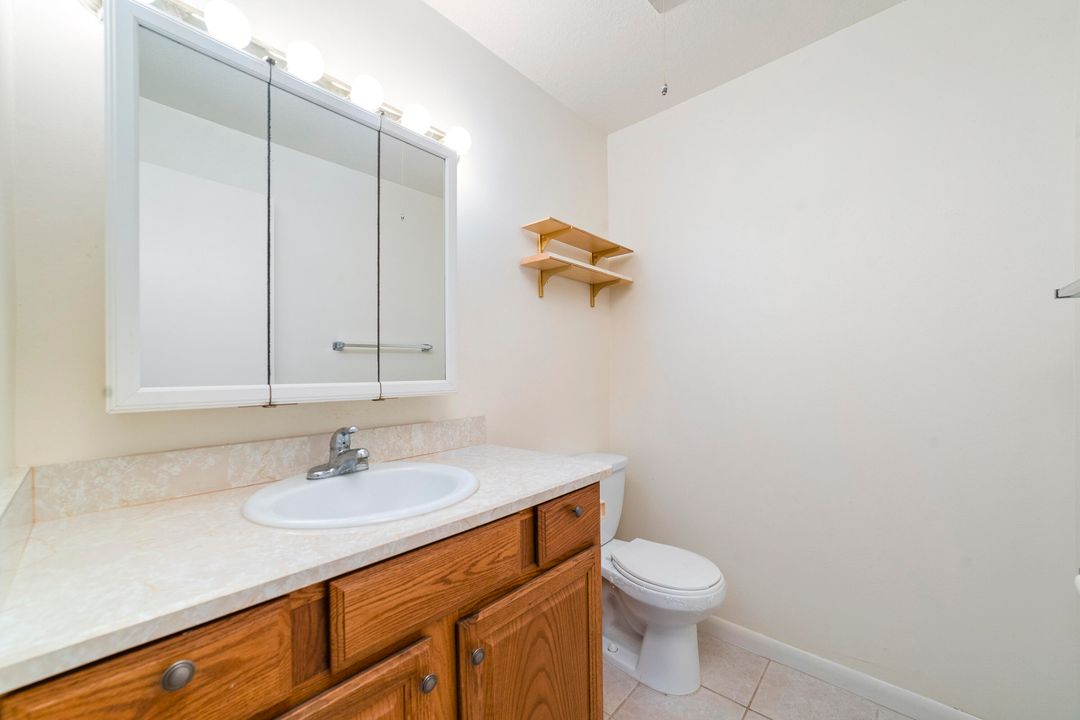 For Sale: $169,000 (1 beds, 1 baths, 924 Square Feet)