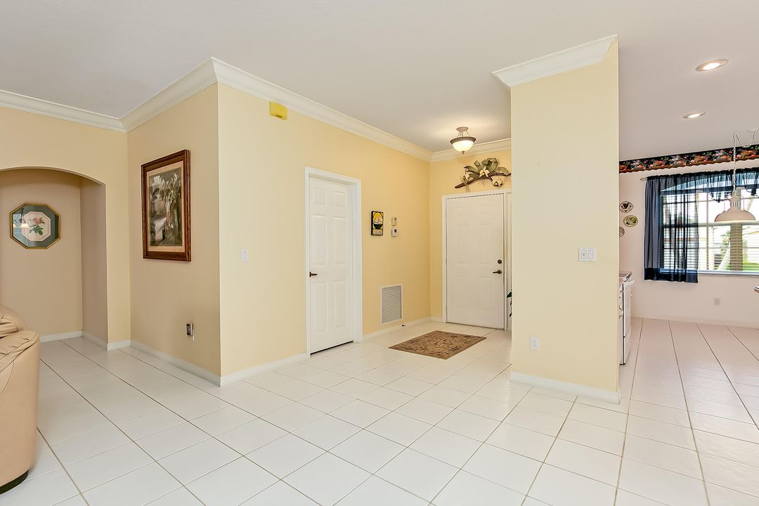 For Sale: $299,900 (2 beds, 2 baths, 1585 Square Feet)