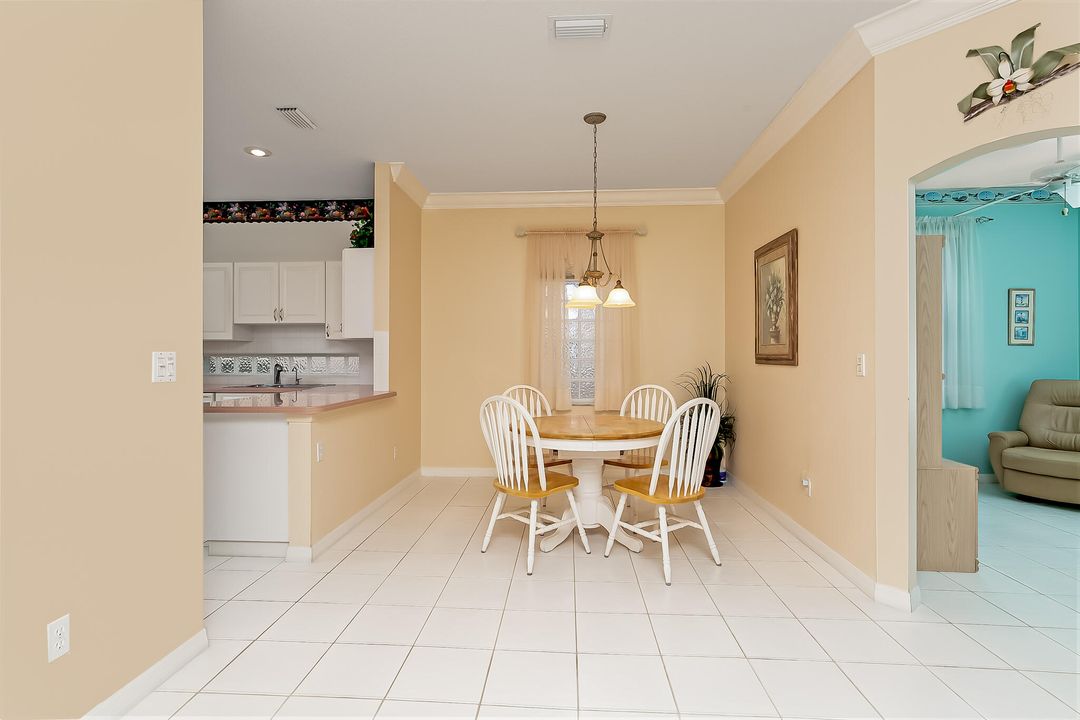 For Sale: $299,900 (2 beds, 2 baths, 1585 Square Feet)