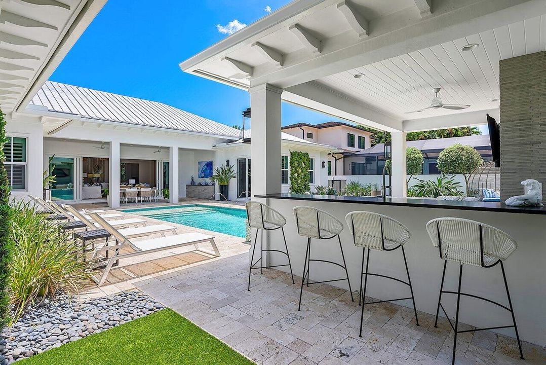 Active With Contract: $3,950,000 (4 beds, 3 baths, 3297 Square Feet)