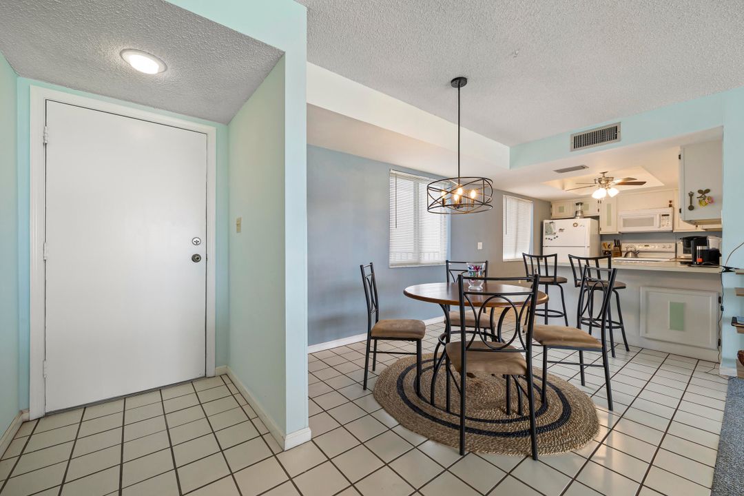 For Sale: $299,000 (2 beds, 2 baths, 1184 Square Feet)