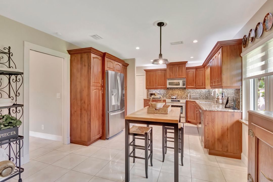 Active With Contract: $760,000 (3 beds, 3 baths, 2028 Square Feet)