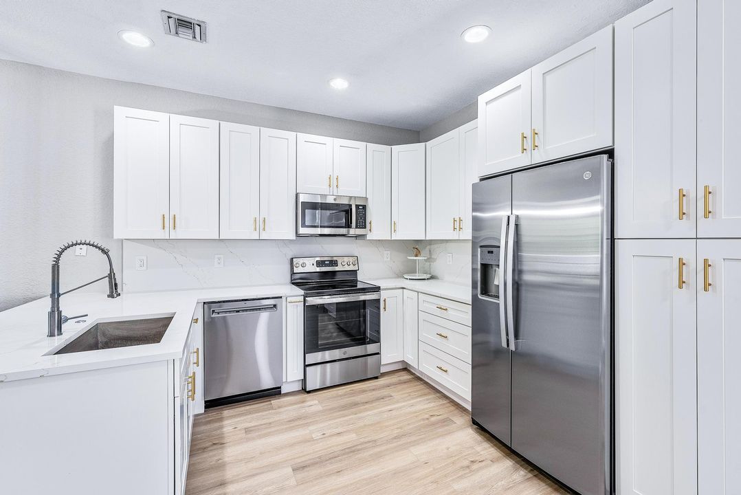 For Sale: $589,000 (2 beds, 2 baths, 1542 Square Feet)