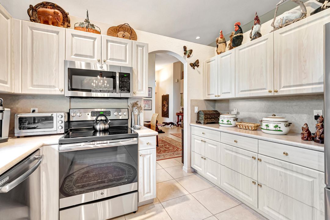 For Sale: $549,900 (3 beds, 2 baths, 2331 Square Feet)