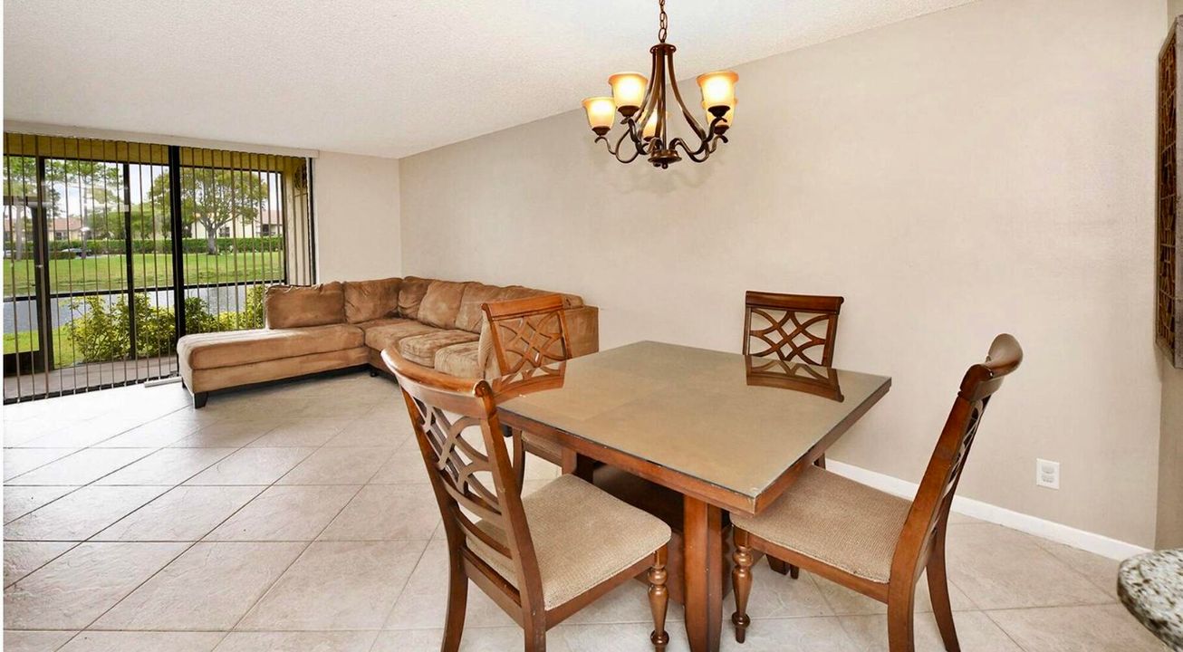 For Sale: $269,900 (2 beds, 1 baths, 916 Square Feet)