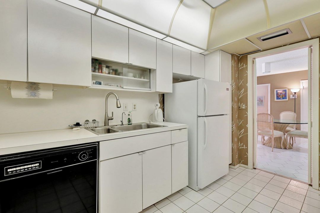 For Sale: $799,500 (2 beds, 2 baths, 1591 Square Feet)
