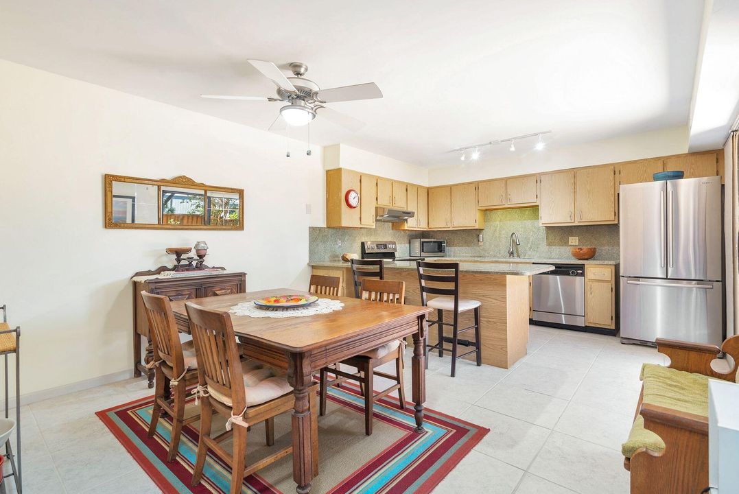 For Sale: $635,000 (2 beds, 2 baths, 1708 Square Feet)