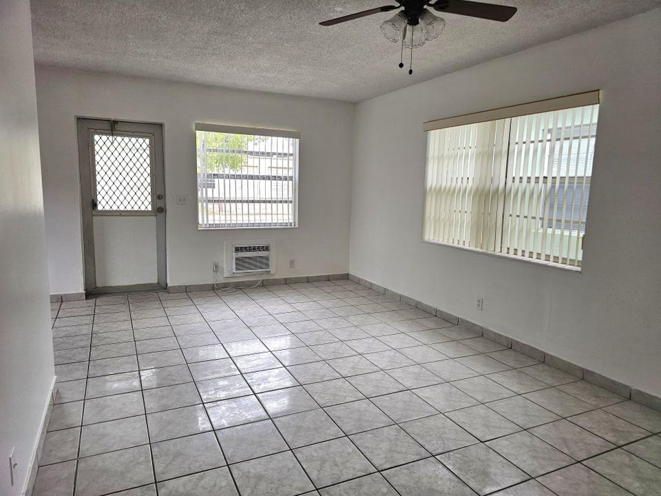 For Rent: $1,650 (1 beds, 1 baths, 630 Square Feet)