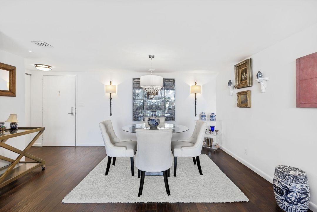 For Sale: $725,000 (1 beds, 1 baths, 978 Square Feet)
