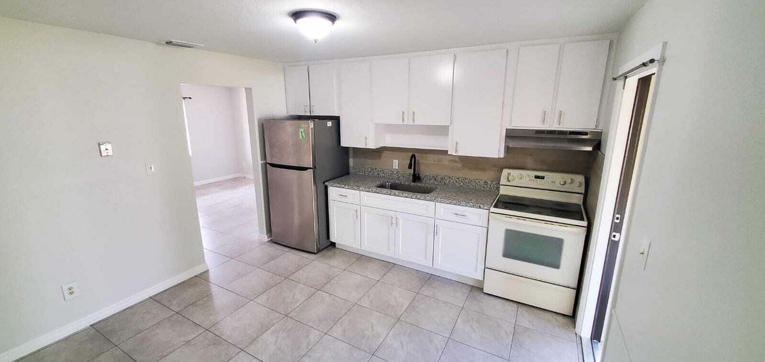 For Rent: $1,600 (2 beds, 1 baths, 837 Square Feet)
