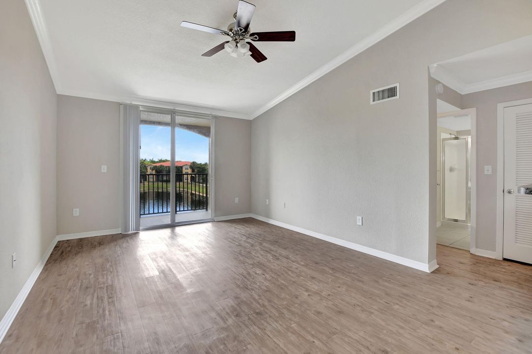 Active With Contract: $318,000 (2 beds, 2 baths, 1149 Square Feet)
