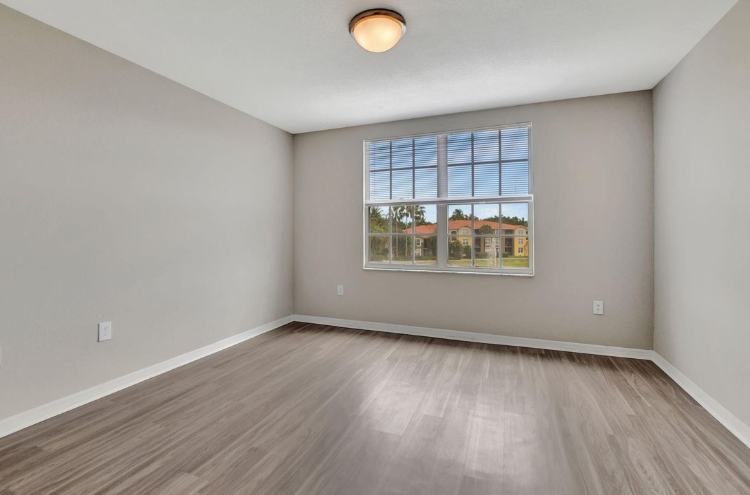 Active With Contract: $318,000 (2 beds, 2 baths, 1149 Square Feet)