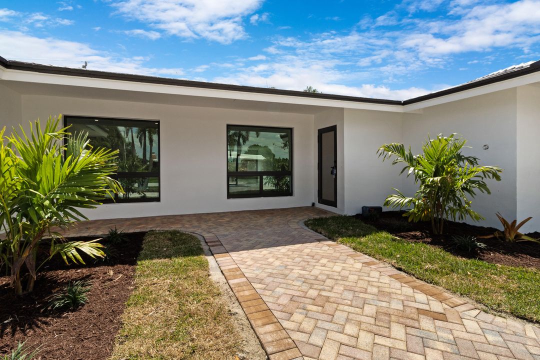For Sale: $1,099,000 (3 beds, 2 baths, 2297 Square Feet)