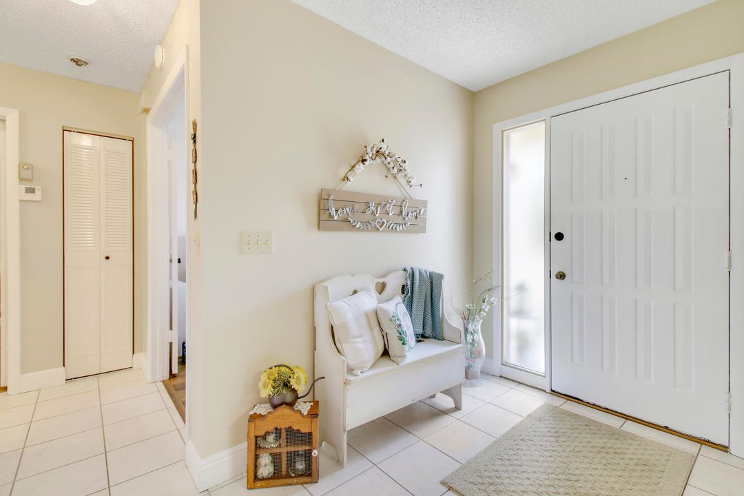 For Sale: $275,000 (2 beds, 2 baths, 1298 Square Feet)