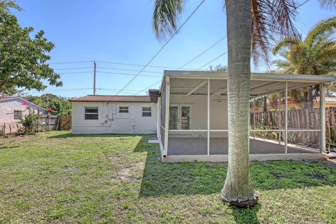 For Sale: $850,000 (3 beds, 2 baths, 1210 Square Feet)
