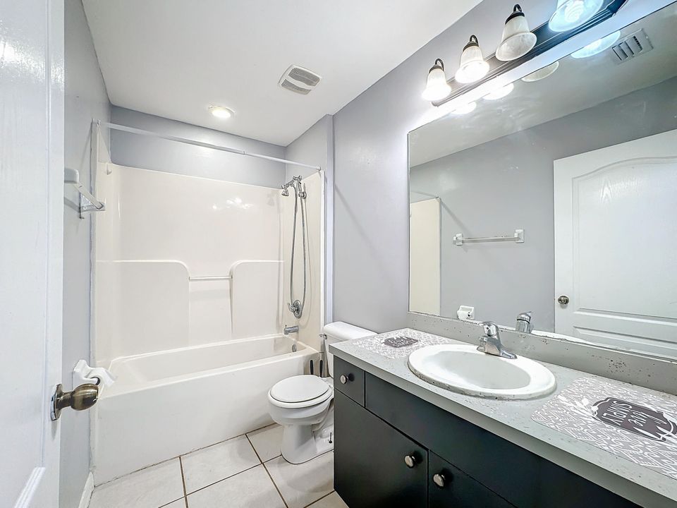 For Sale: $355,000 (3 beds, 2 baths, 1408 Square Feet)