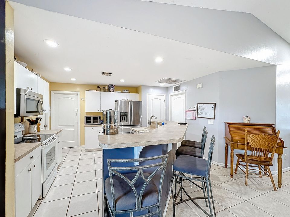 For Sale: $355,000 (3 beds, 2 baths, 1408 Square Feet)