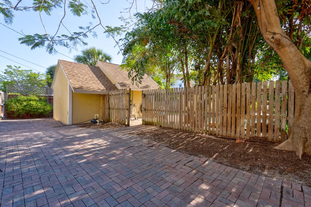 For Sale: $955,000 (5 beds, 2 baths, 2102 Square Feet)