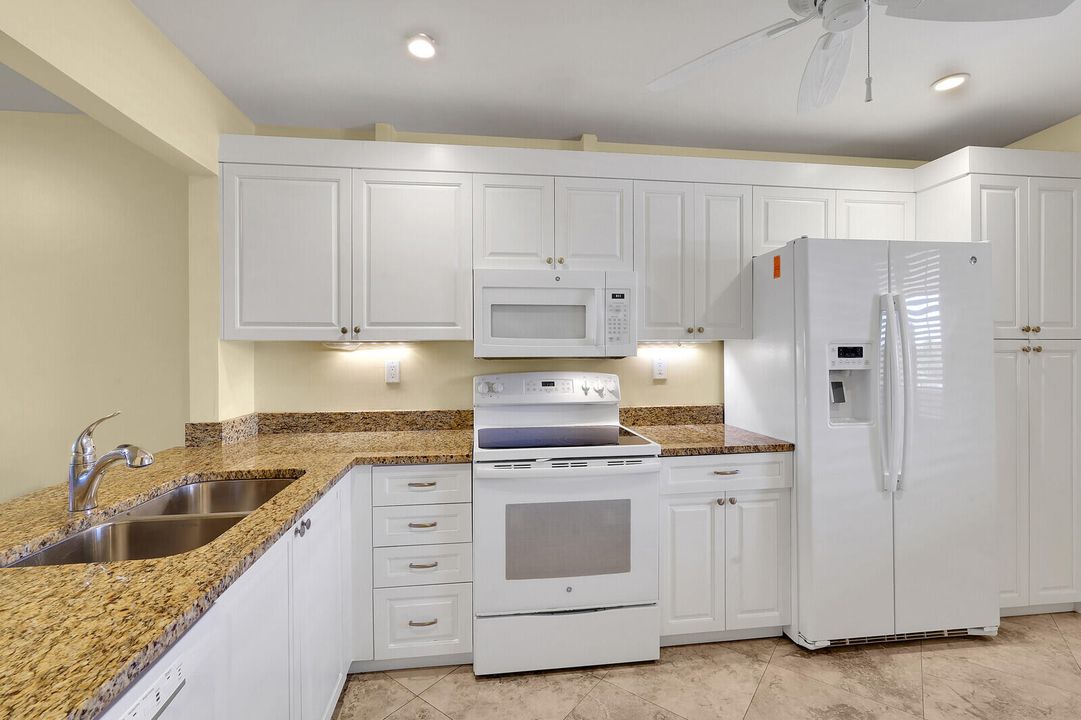 For Sale: $285,000 (2 beds, 2 baths, 1196 Square Feet)