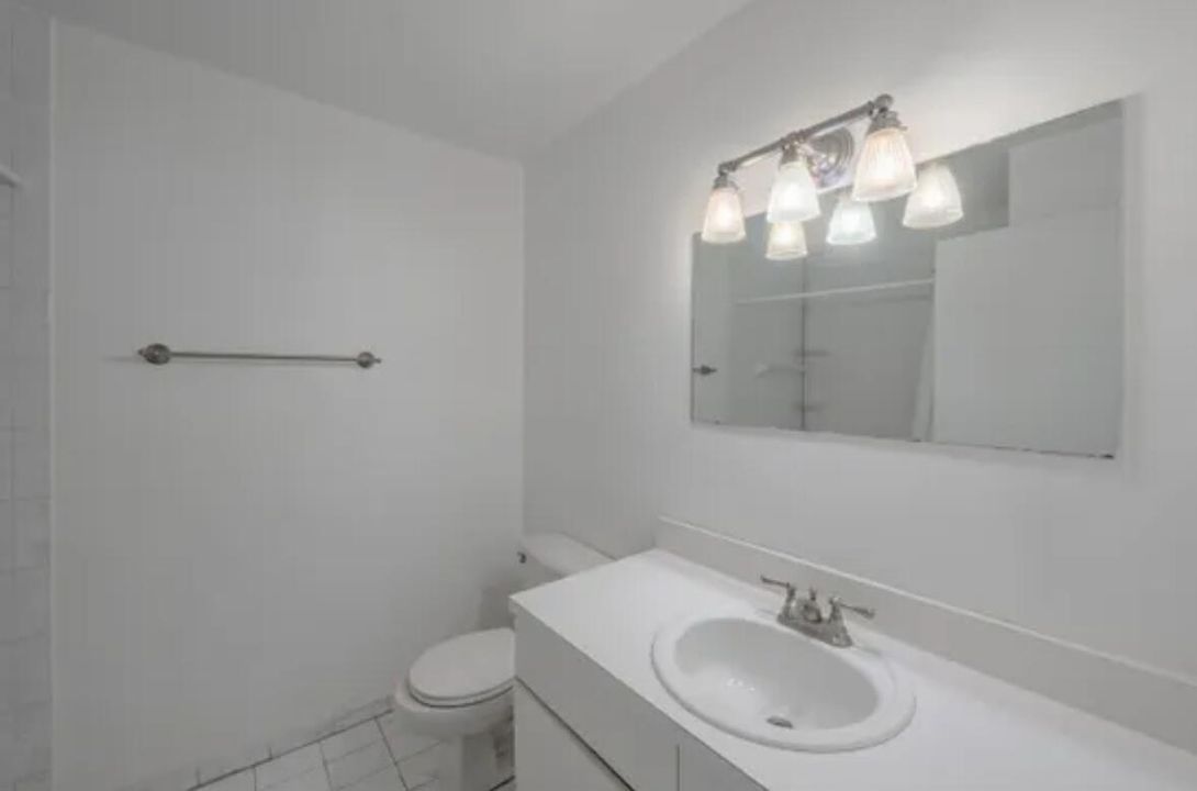 For Sale: $499,000 (1 beds, 2 baths, 980 Square Feet)