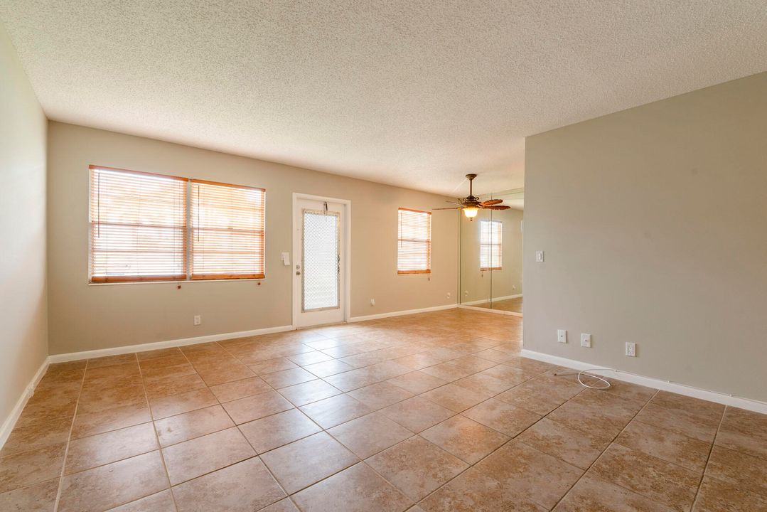 Active With Contract: $125,000 (2 beds, 1 baths, 861 Square Feet)