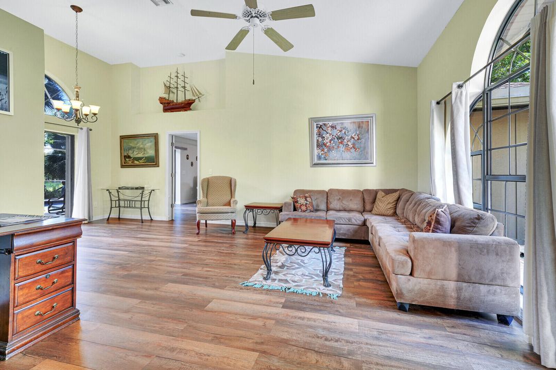 Active With Contract: $3,700 (3 beds, 2 baths, 1979 Square Feet)