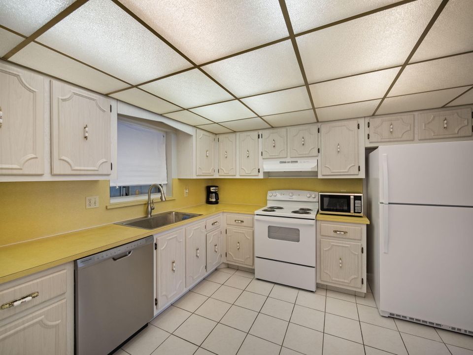 For Sale: $439,900 (2 beds, 2 baths, 1440 Square Feet)